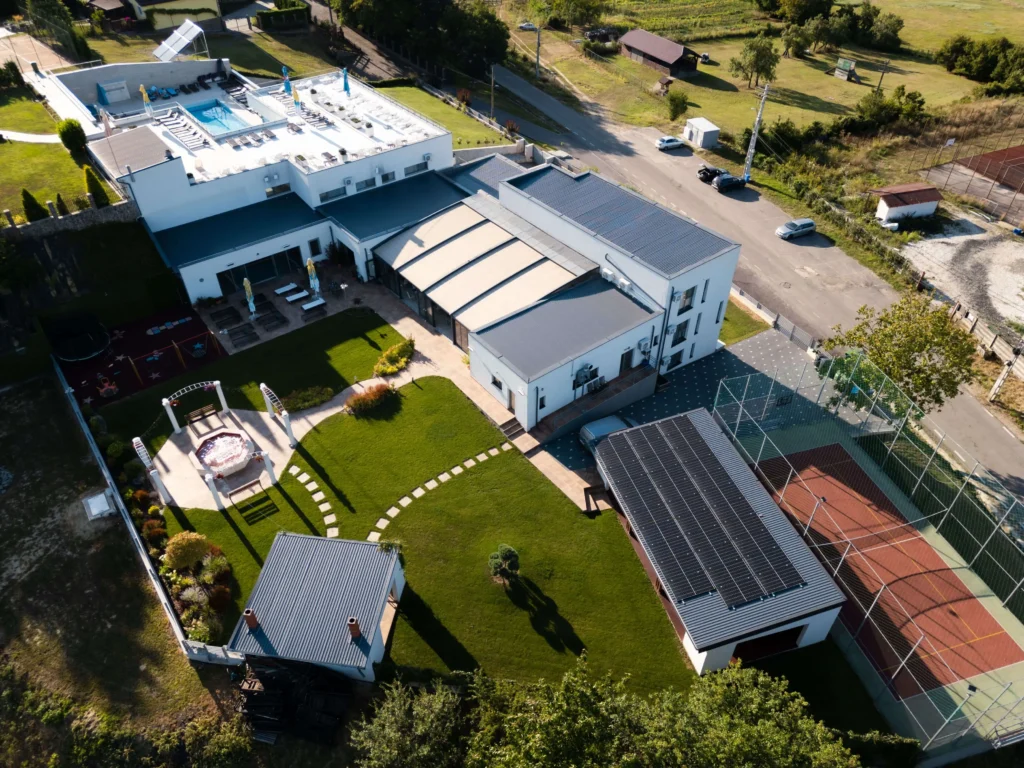 AquAngar - Facilitati | Vino la AquAngar Spa & Resort - o pensiune in natura care iti ofera momente de relaxare si liniste, in intimitate sau alaturi de cei dragi.