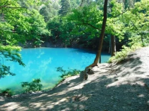 AquAngar - Atractii turistice | Lacul Albastru
